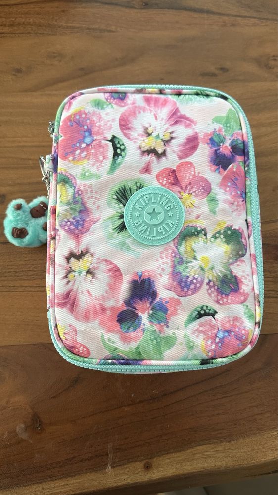 Kit escolar Kipling novo