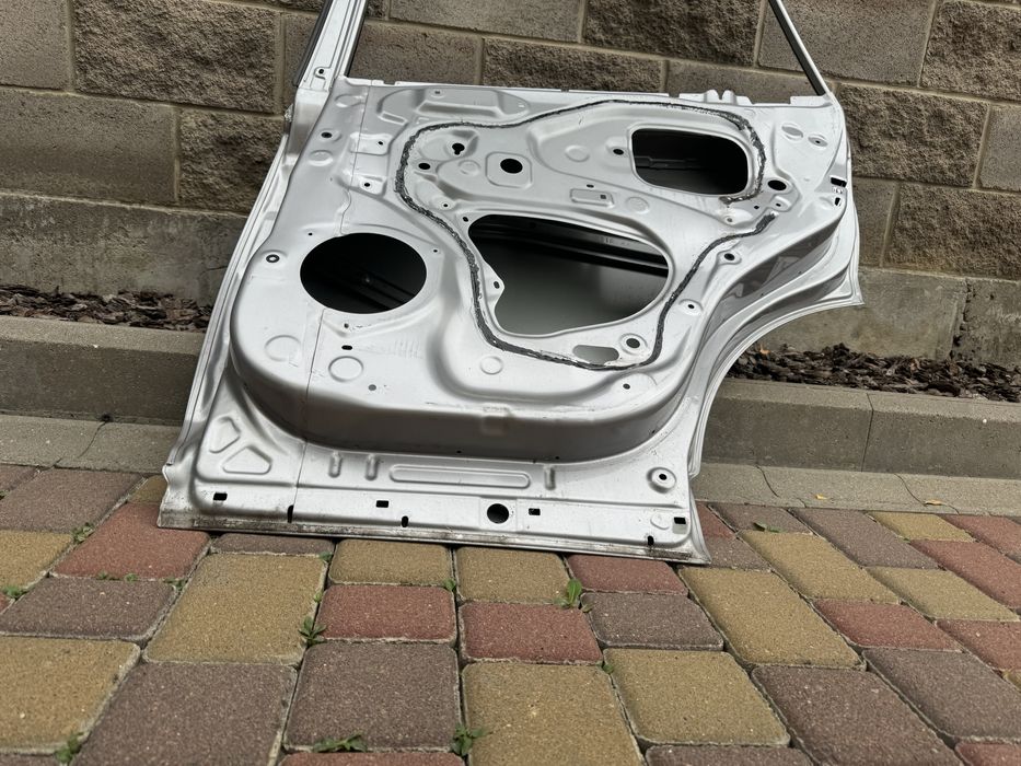 Двері задні двері Toyota Rav-4 ІV 2013-2018 права задня дверка