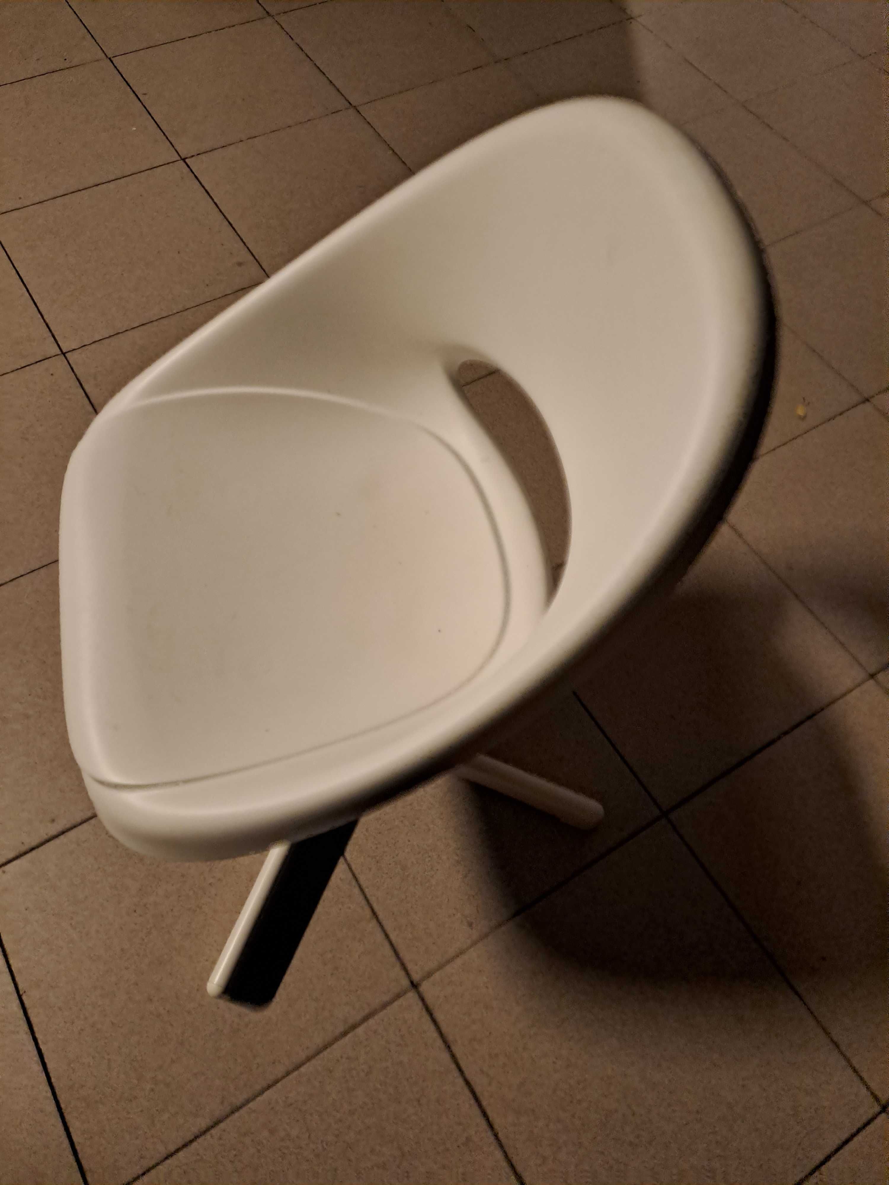 Krzesło białe do biurka dla dzieci