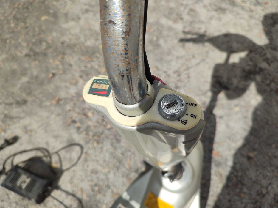 Trotinete elétrica antiga – para peças ou reparação (35€)