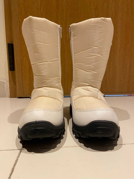 Botas bege da marca berg