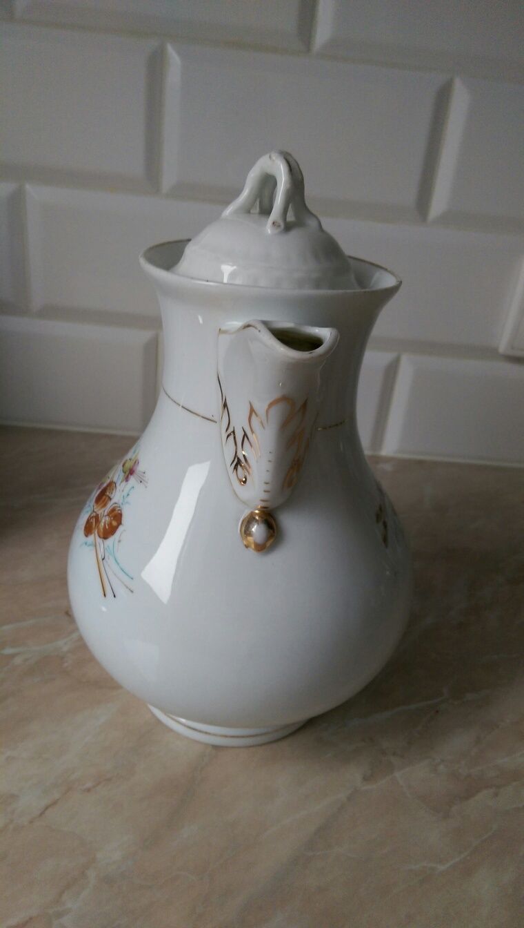 Dzbanek porcelanowy