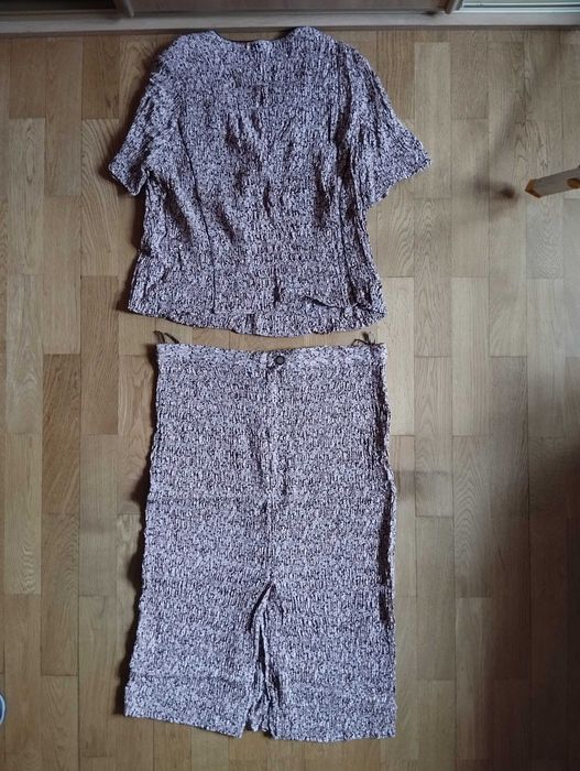 Komplet spódnica z bluzką w drobne kwiatki rozmiar L szerokość 90 cm