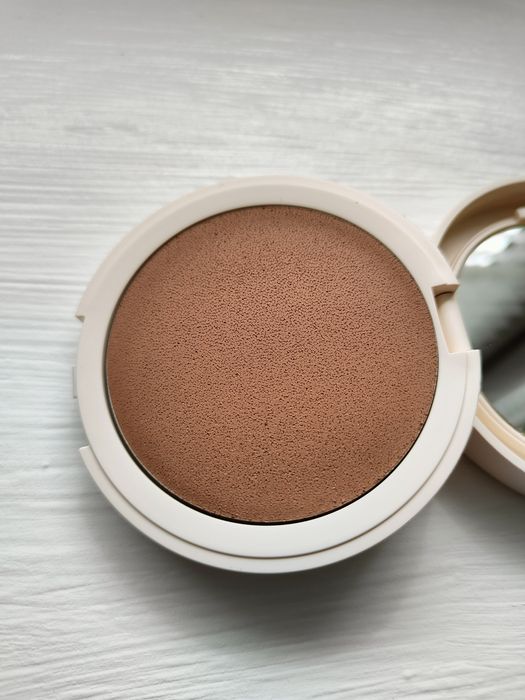Benefit kremowy bronzer Hoola Wave (odcień Original)