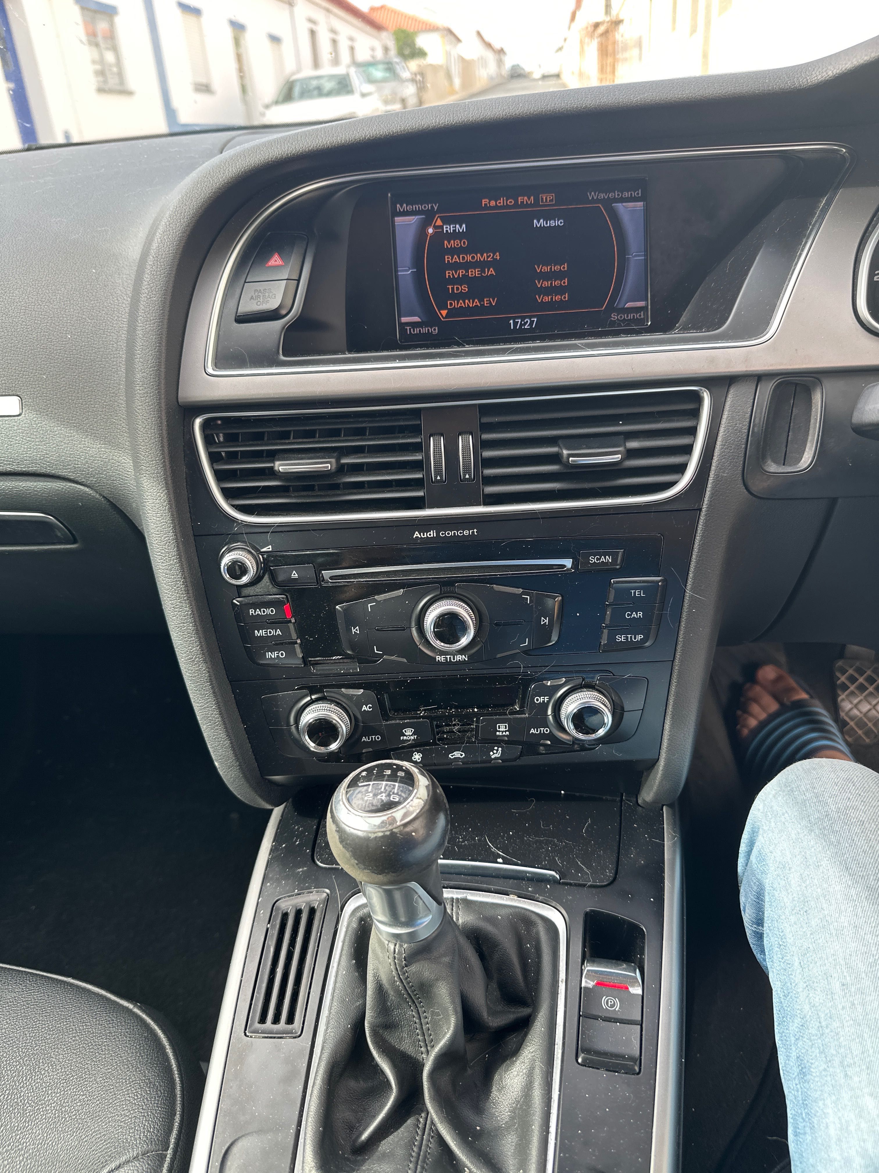 Audi A5 volante a direita