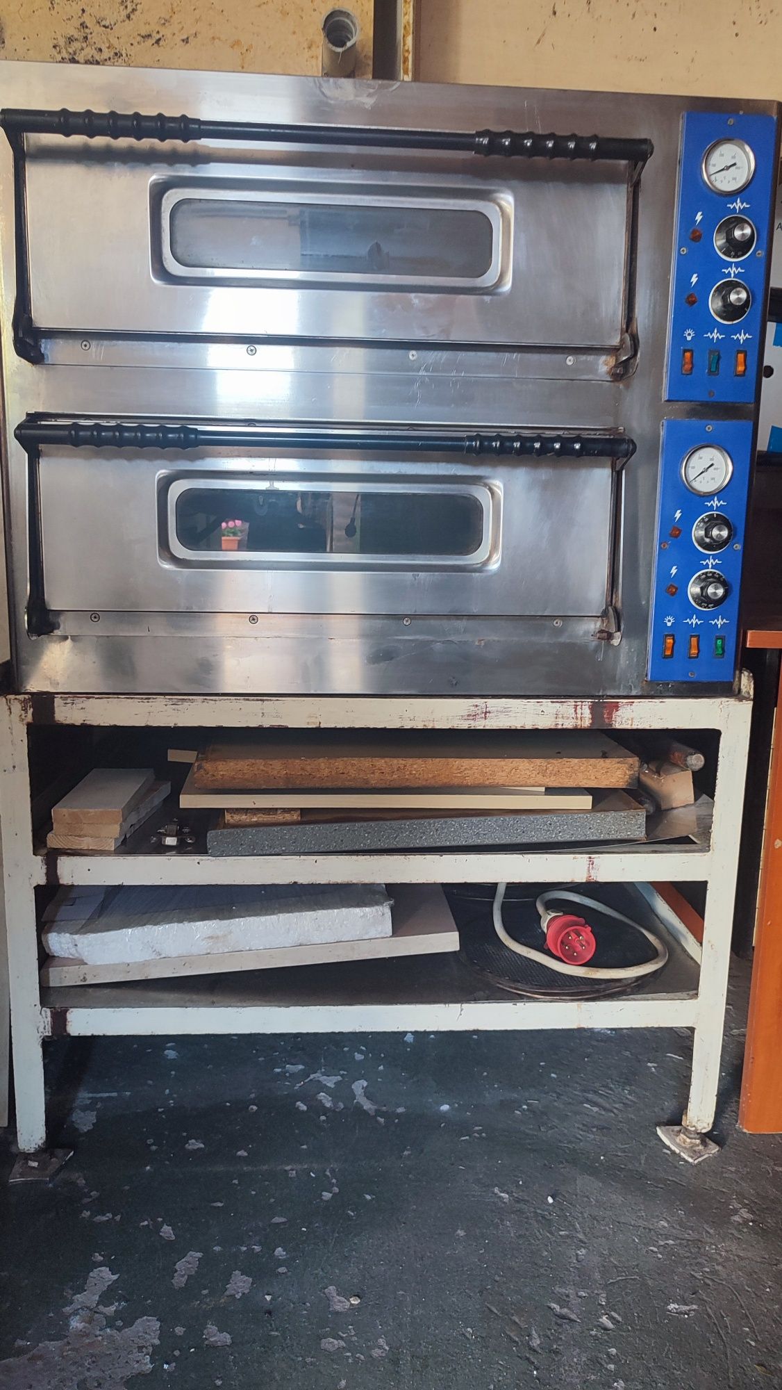 Piec do pizzy elektryczny z podstawą