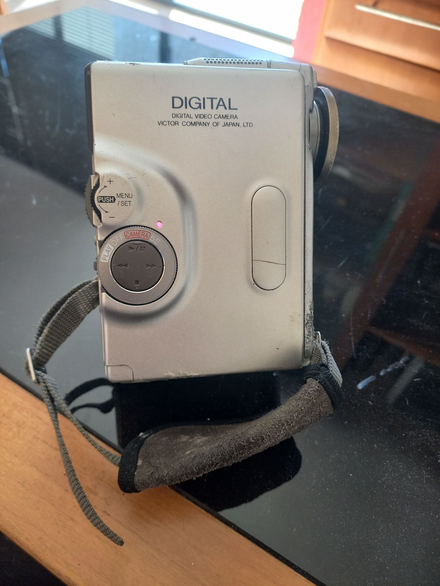 Camera jvc mais maquina  fotográfica  carregador 8 rolos