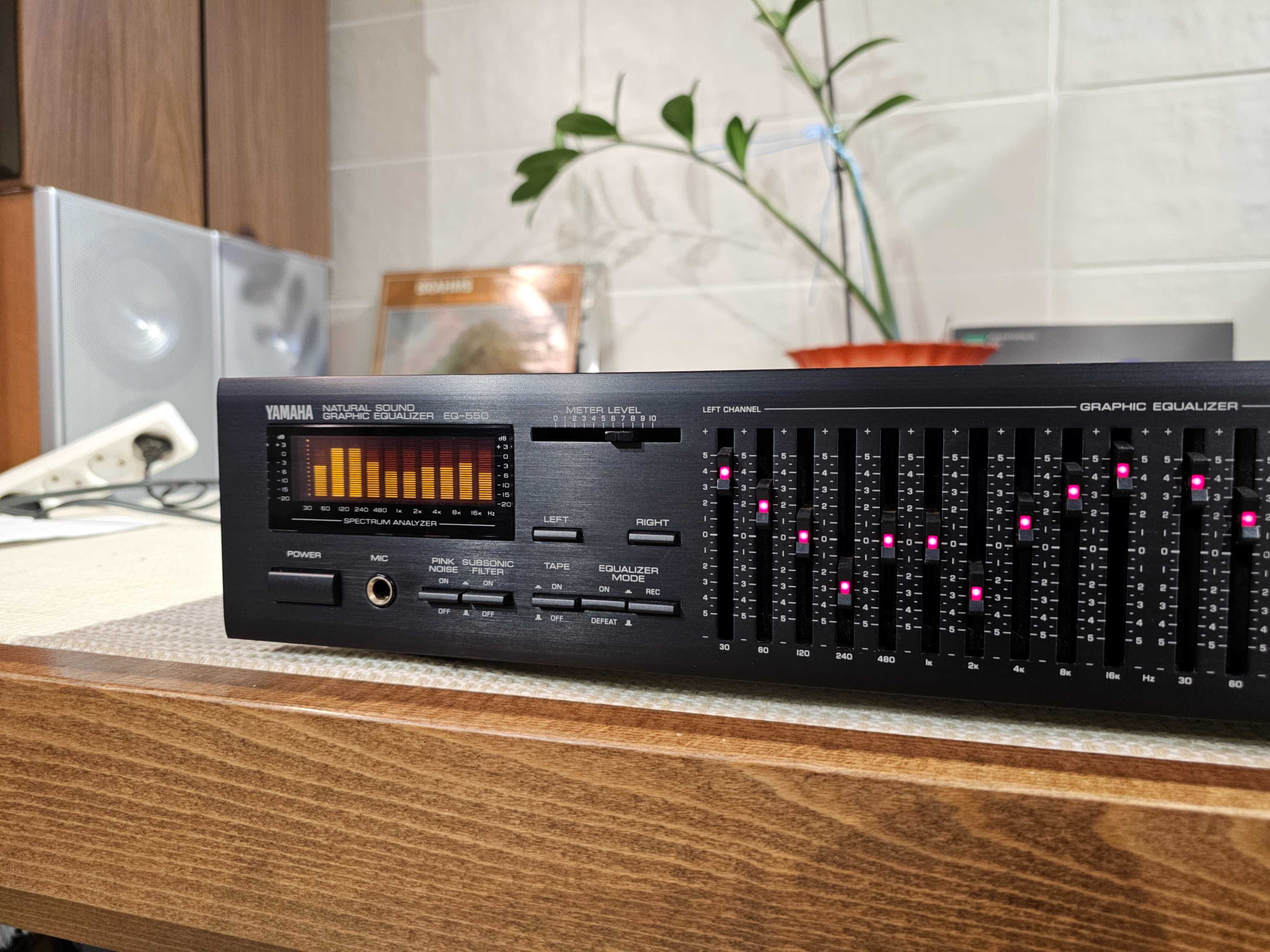 Еквалайзер YAMAHA EQ-550 10-Band Graphic Equalizer