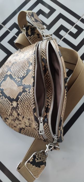 Жіноча сумочка бананка