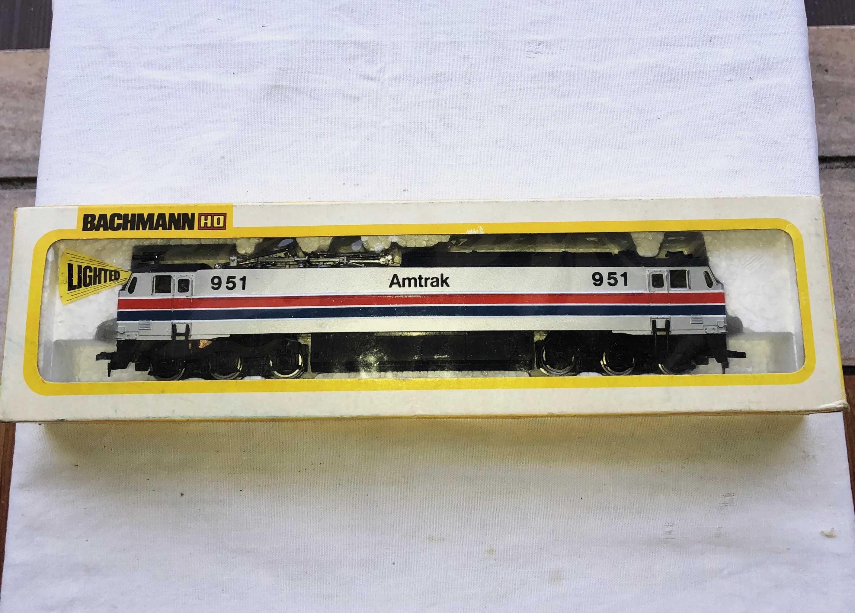BACHMANN 951 Amtrak Locomotiva NOVA. DC