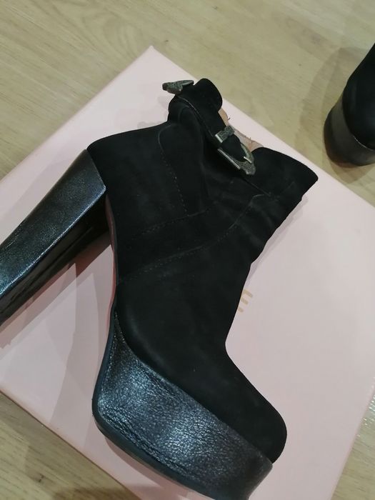 Botas em camurça preta n. 37 Marca "Bianca"