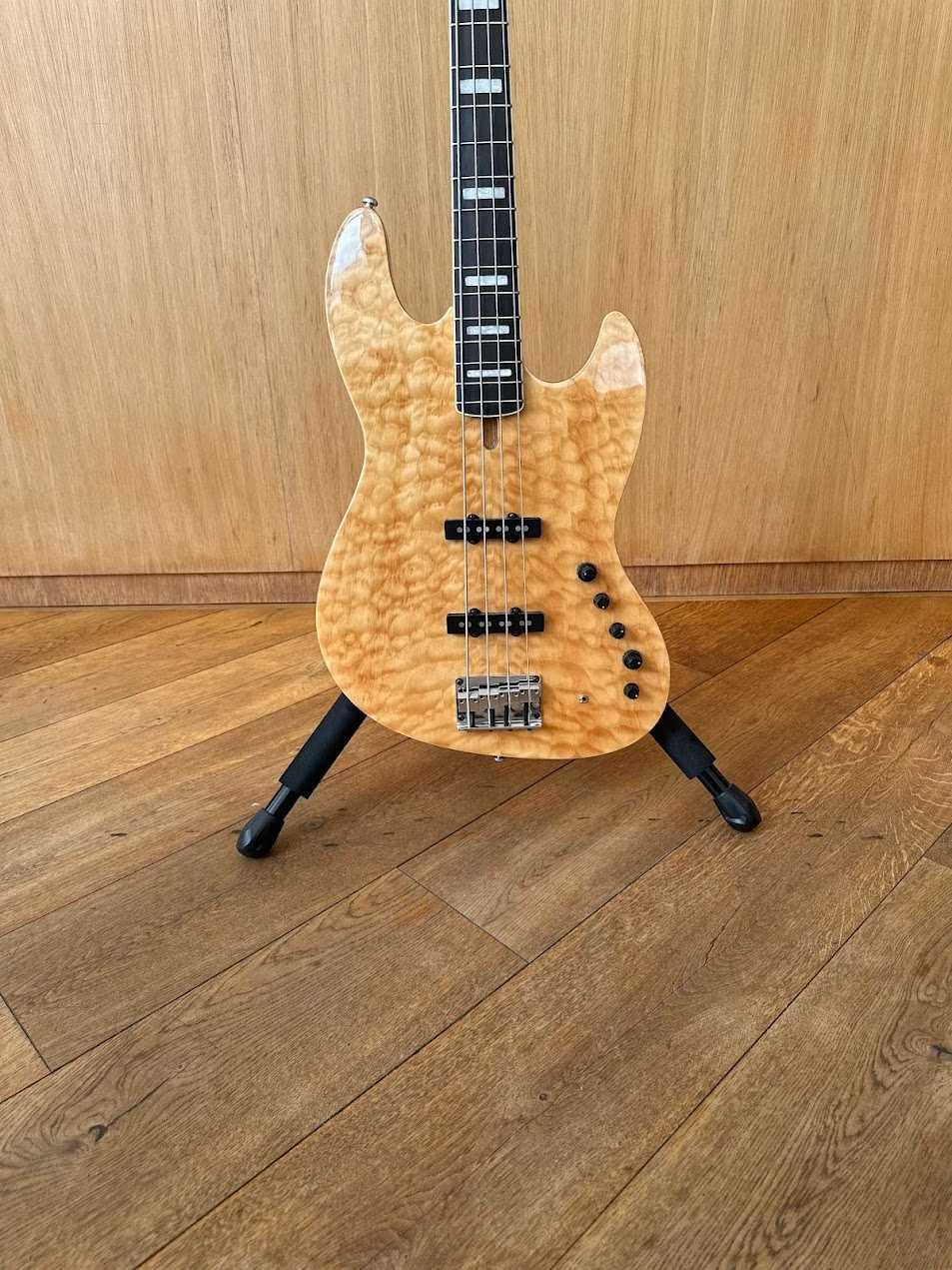 Sire Marcus Miller V9 Swamp Ash-4 Gitara basowa
