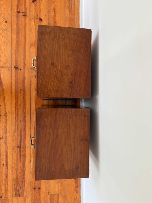 Par de mesas de cabeceira / bedside table