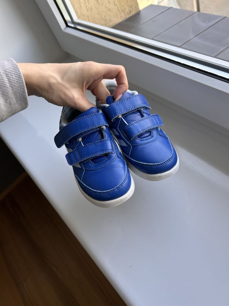 Butu adidas 27 niebieskie dziecięce performance dla chłopca sneakers