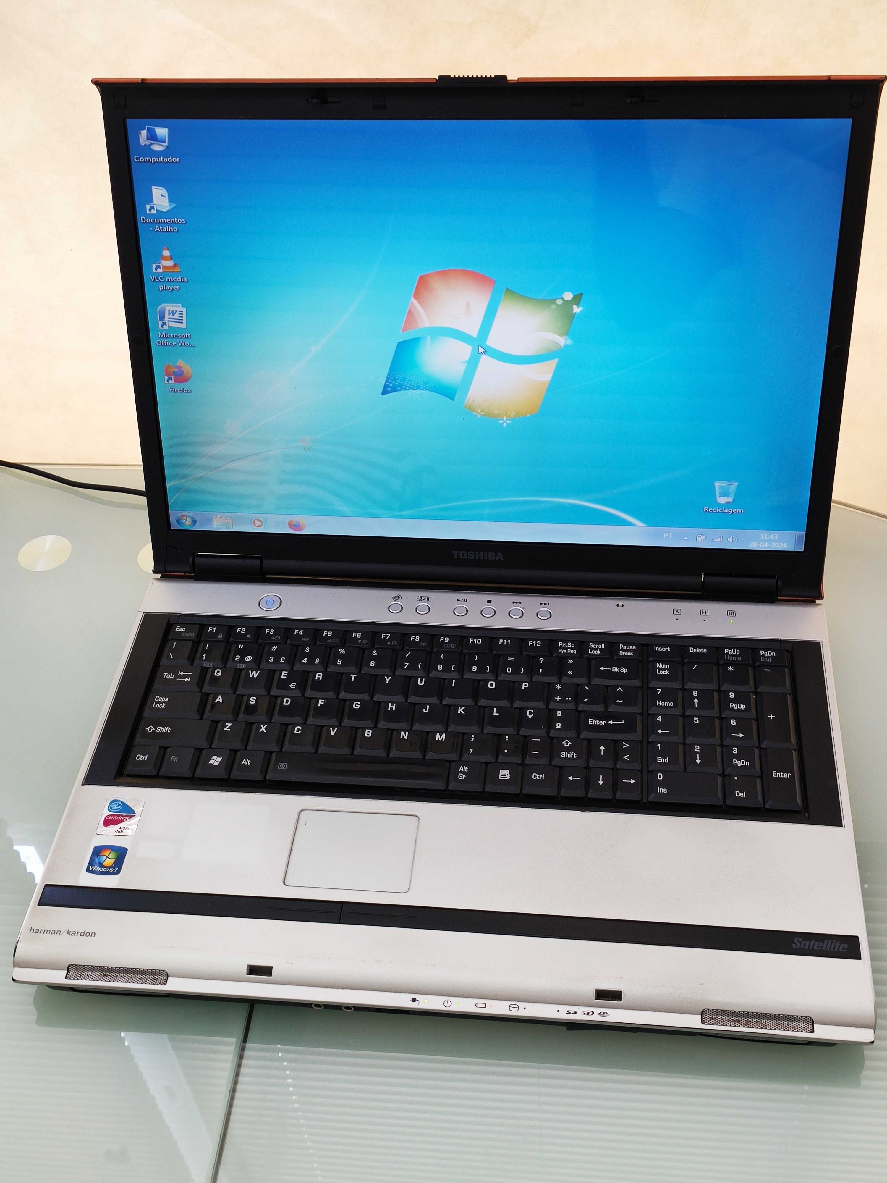 Computador Portátil TOSHIBA Ecrã 17'' Windows 7 | 4 GB Ram | Impecável