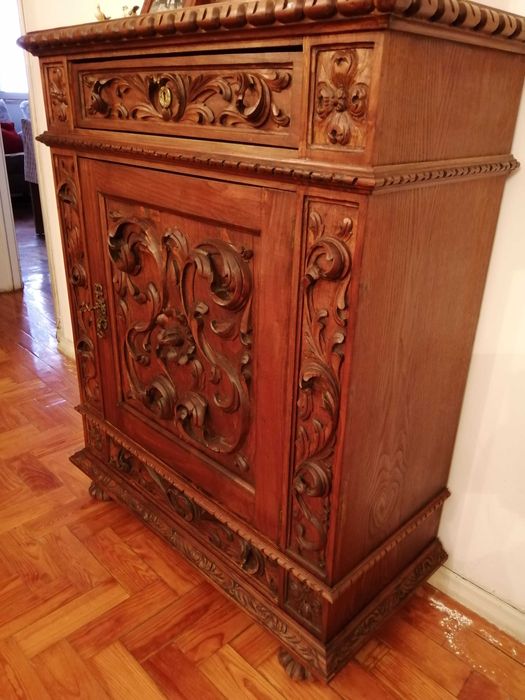 Móvel Aparador, Madeira Maciça e Trabalhada, Estilo Renascença