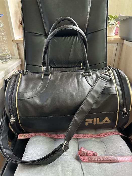 Fila дорожня сумка чорного кольору