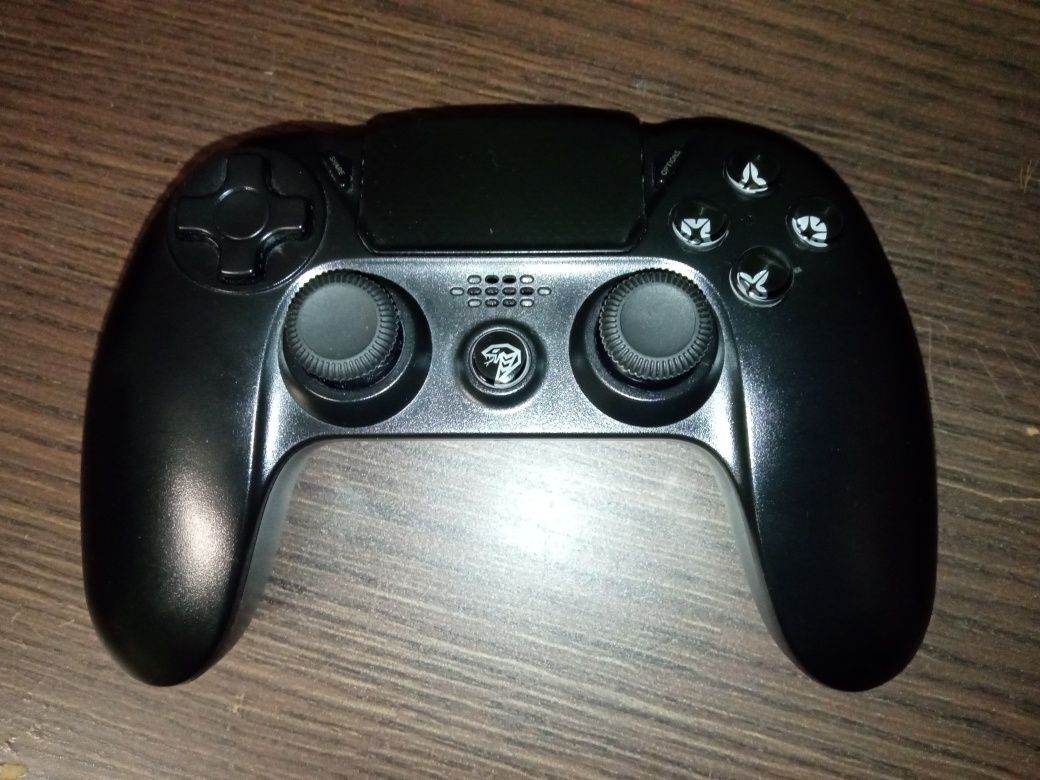 Pad Cobra do konsoli PS4