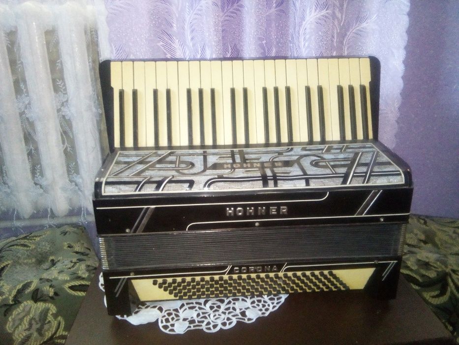 Продам аккордеон Hohner corona