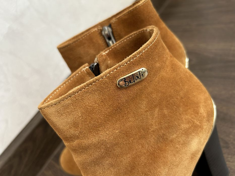 Замшеві жіночі ботінки Belali