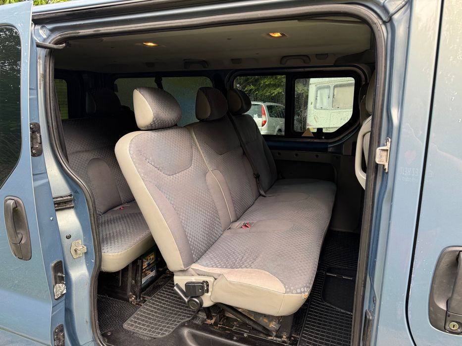 Renault Trafic long 2.0 dCi 115km 2006r. 9 osobowy