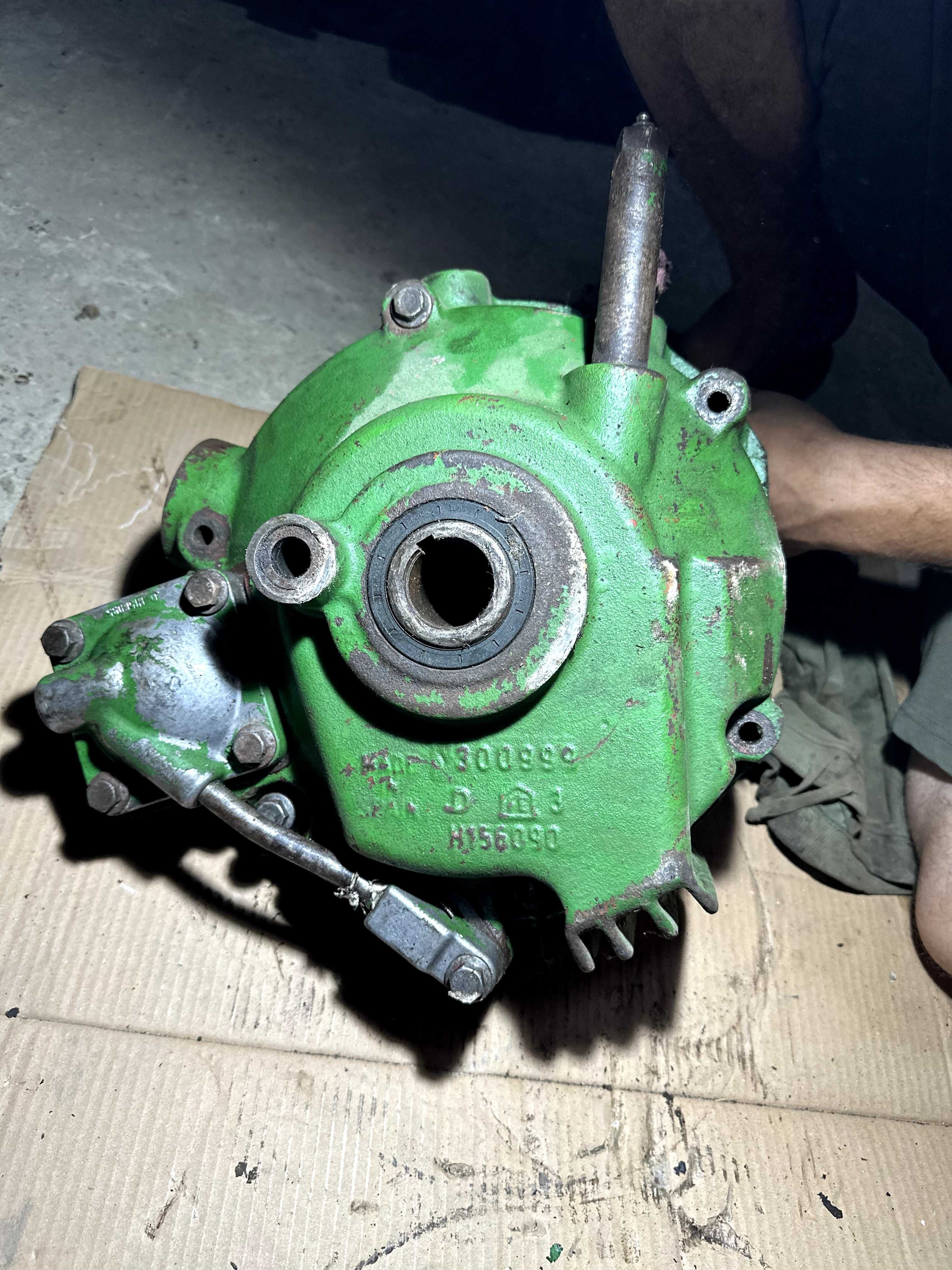 Редуктор наклонної камери JOHN DEER 9650 На реставрацію
