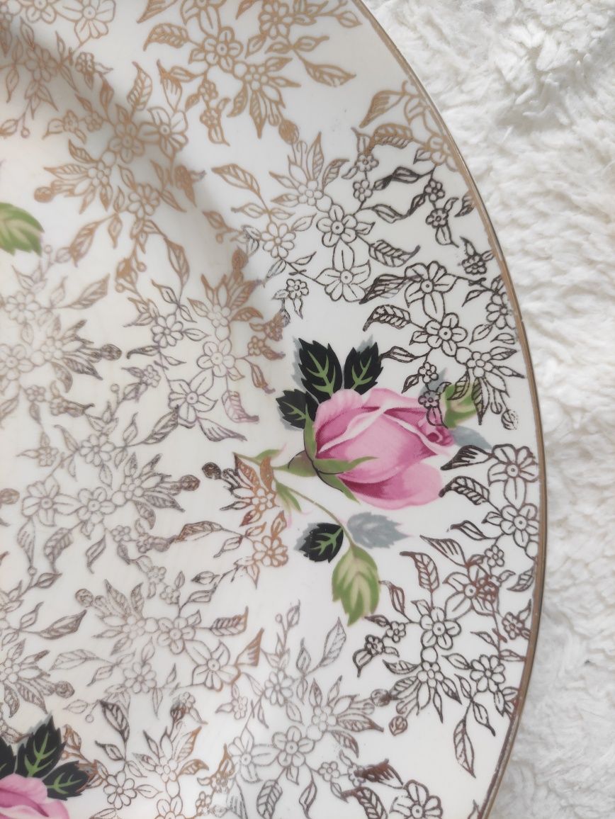 Śliczny talerz z porcelany ze złotem Crownford England biały w róże