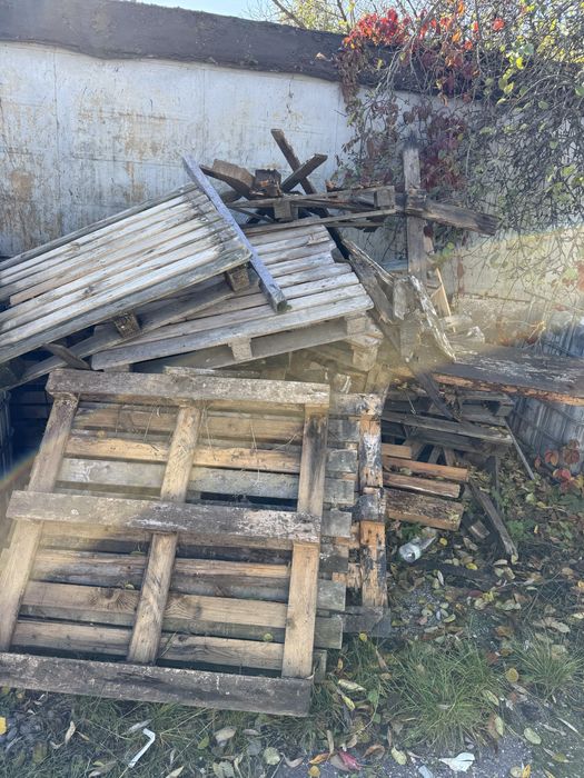 Продам старі піддони, палети, дрова