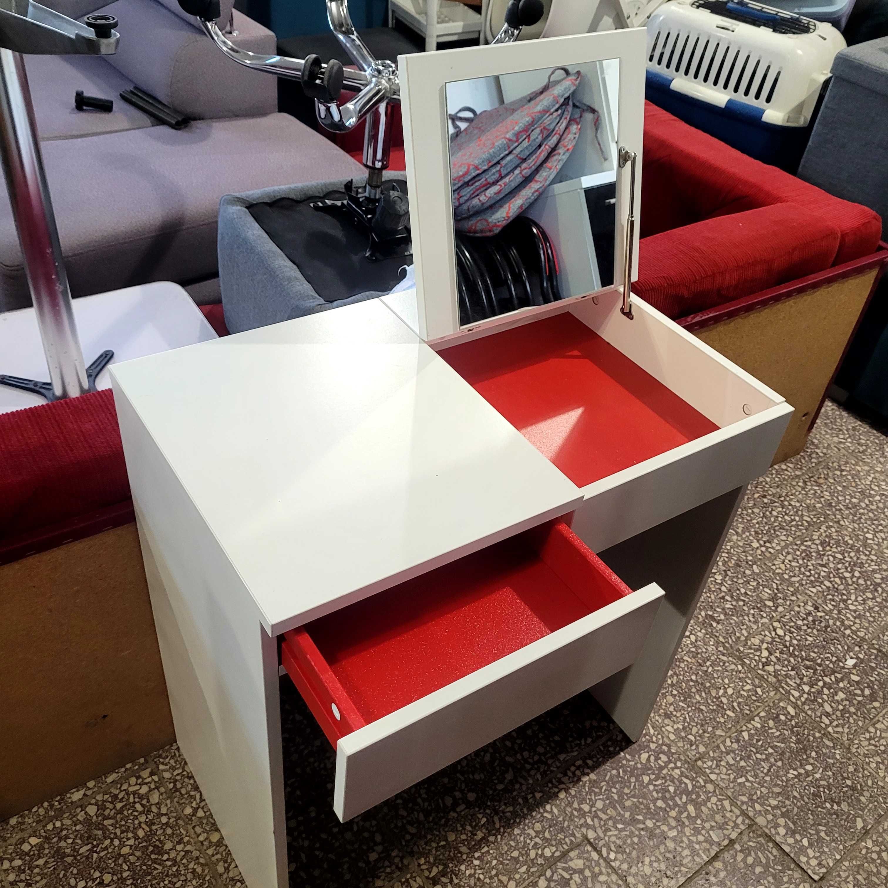Toaletka biała biurko. Możliwy transport