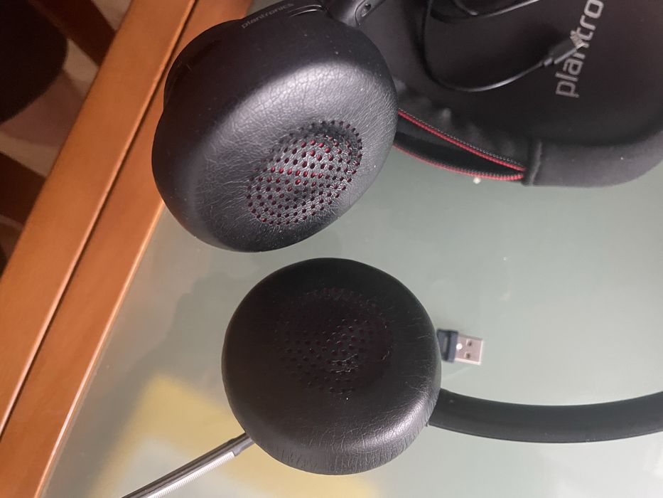 Headset Plantronics Voyager Focus (como novos)