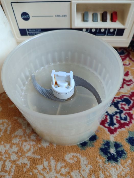 Продам кухонний комбайн Рось КЕМ-С2П