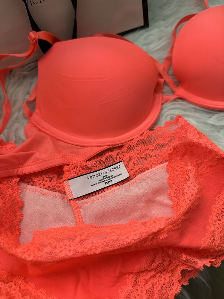 Nowy komplet bielizny Victoria’s secret biustonosz r.32A i majtki XS