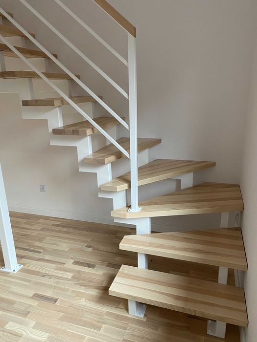 Schody na konstrukcji stalowej, metalowe, samonośne, loft nowoczesne