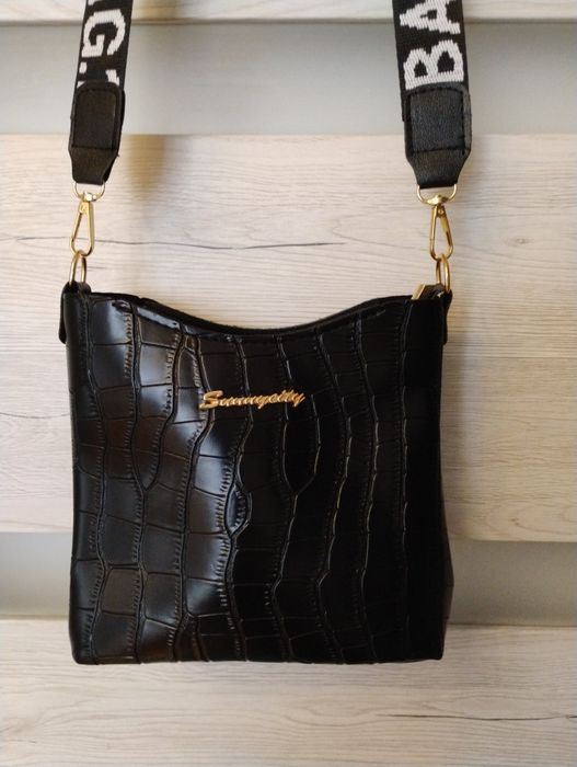 Stylowa torebka na ramię czarna