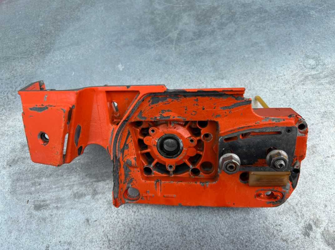 HUSQVARNA 154, 251, 254, 257 XP karter obudowa blok