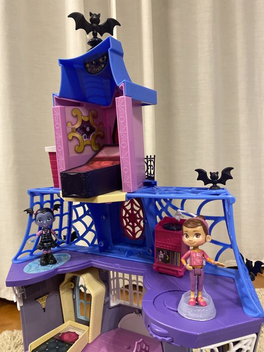 Castelo, casa, Pensão Pavor da Vampirina com todos os acessórios