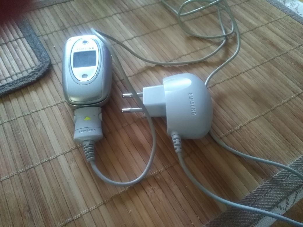 Samsung z klapka i ładowarka nieaprawny