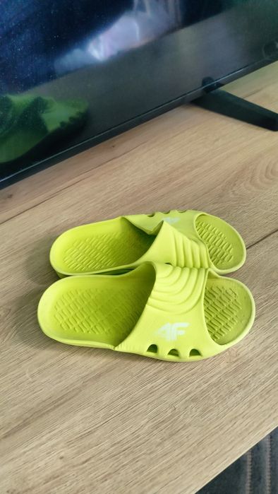 Klapki basen dziecięce zielone chłopięce 4F 32 33