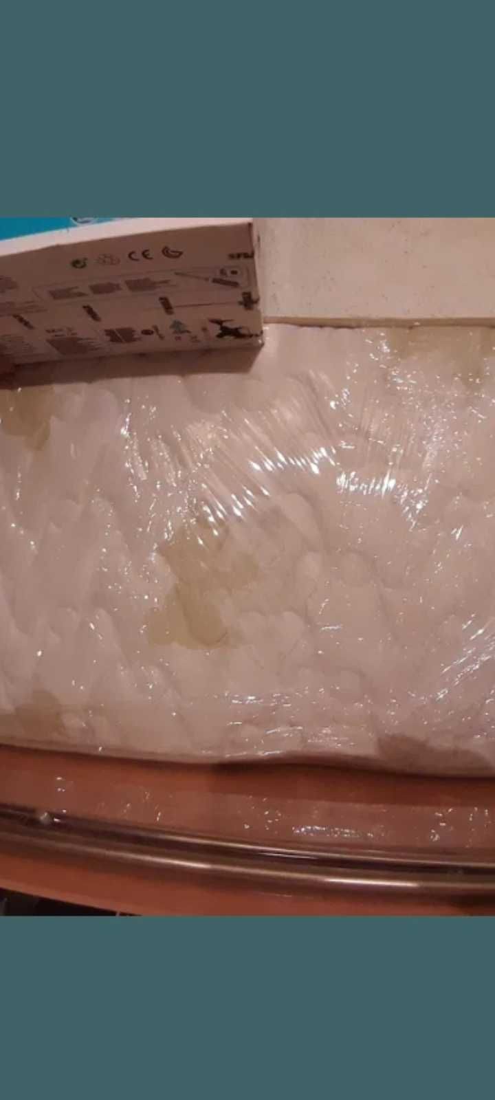 Camo de bebé com colchão com pouco uso.