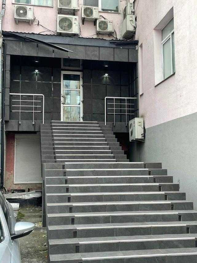 Продажа приміщення без  %   330 кв., Д. Моностирського ( Сурікова)  7А