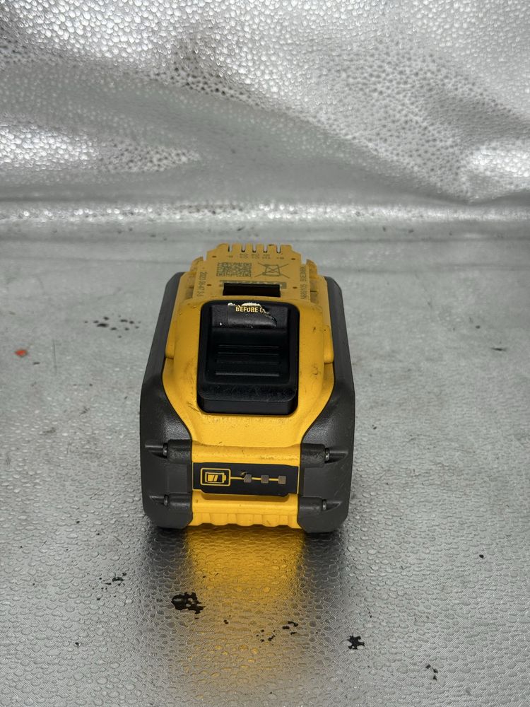 Акамулятор батарея аккумулятор Dewalt Flex Volt 9.0 a