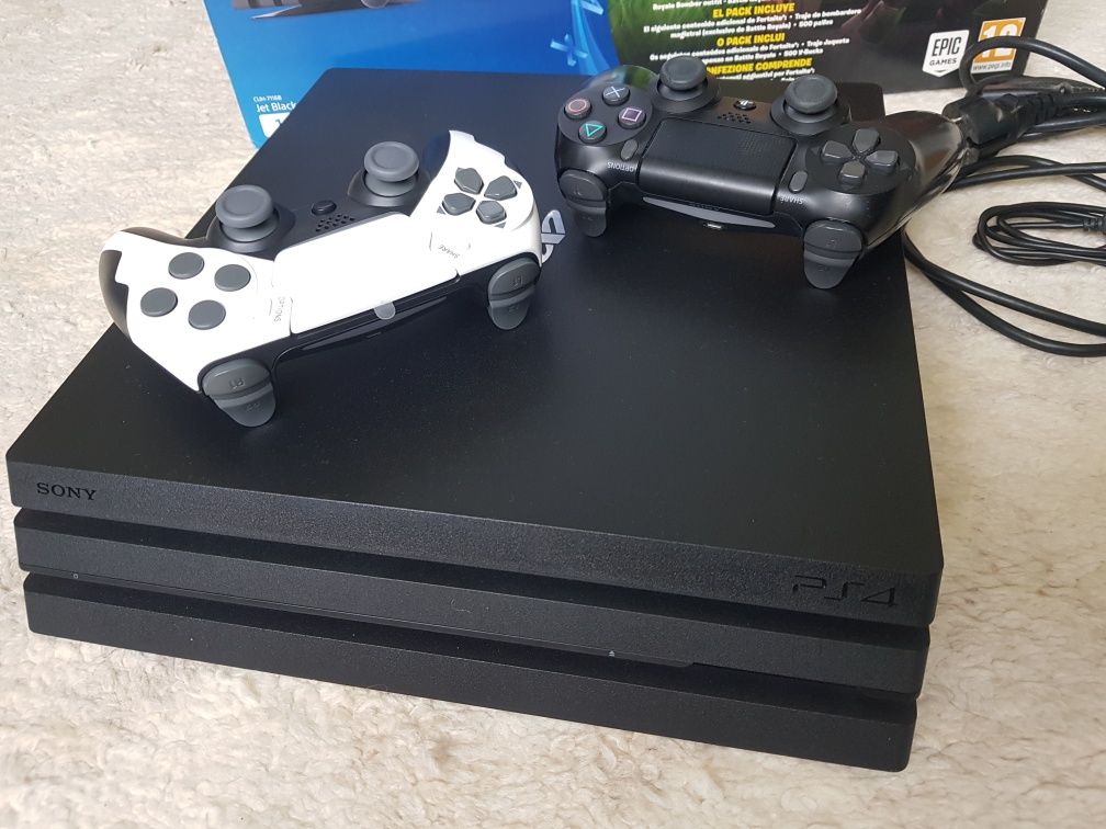 Sony Playstation PS4 Slim Pro 1 Tb відмінний стан 2 геймпада