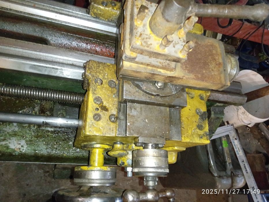 Токарний станок тв4