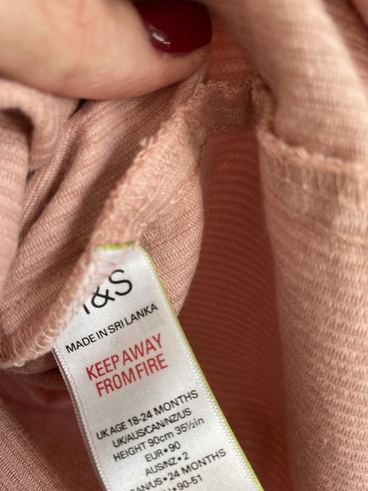 Sukienka sztruksowa 92 pudrowy róż na szelkach marks & spencer