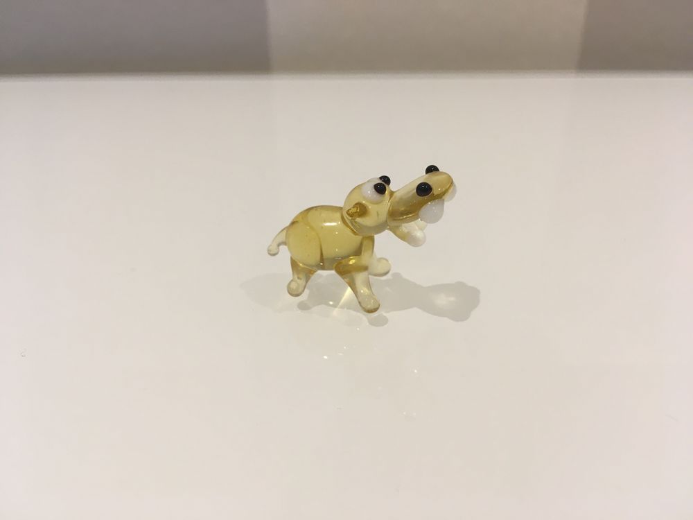 Hipopótamo miniatura em vidro amarelo