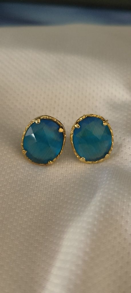 Brincos em prata com pedra azul