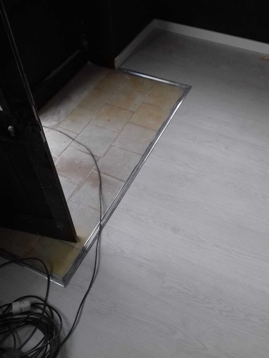 Aplicador piso flutuante e pavimento vinilico