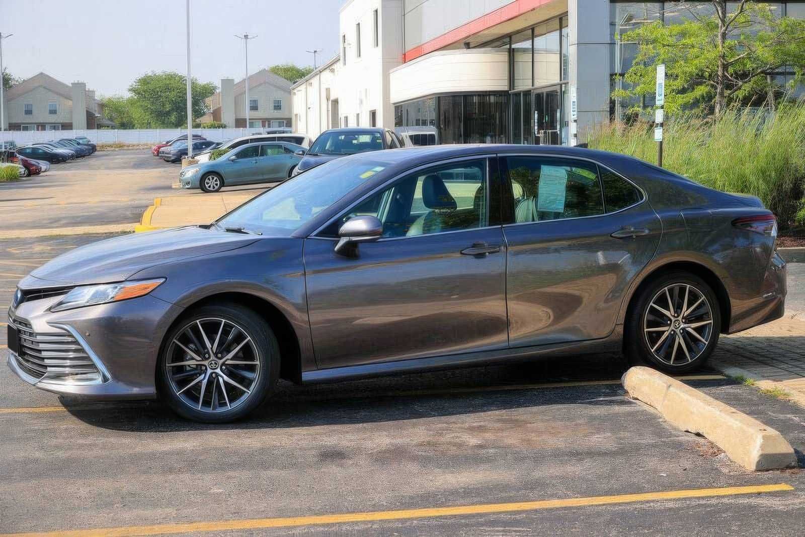 2023 Toyota Camry Hybrid XLE
