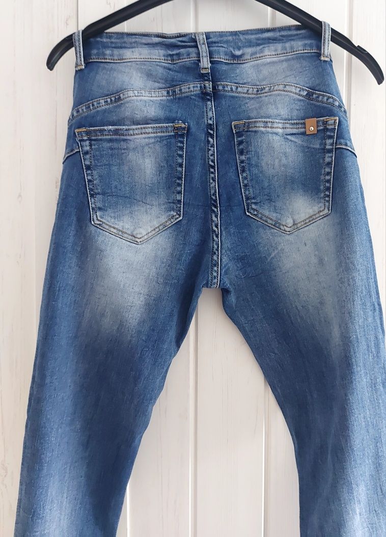 Jeansy damskie skinny, slim, push up. Zadbane, S