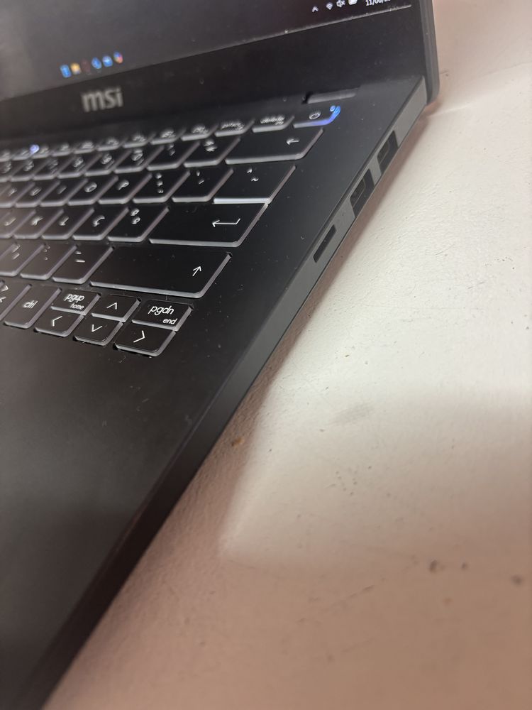 Portátil MSI Modern 14 C13M como novo